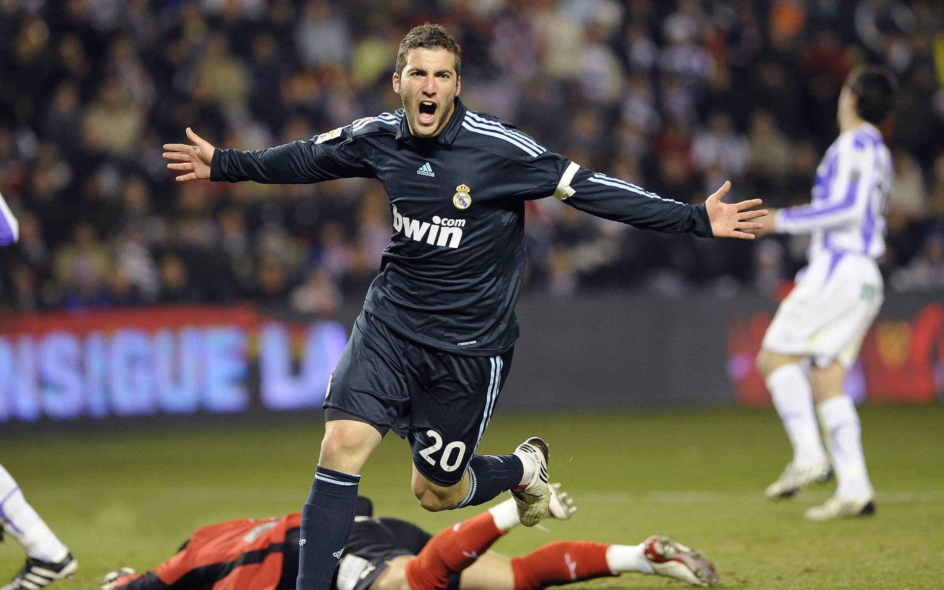 世界杯精彩夜:激情无限,精彩不停!,世界杯激情歌曲