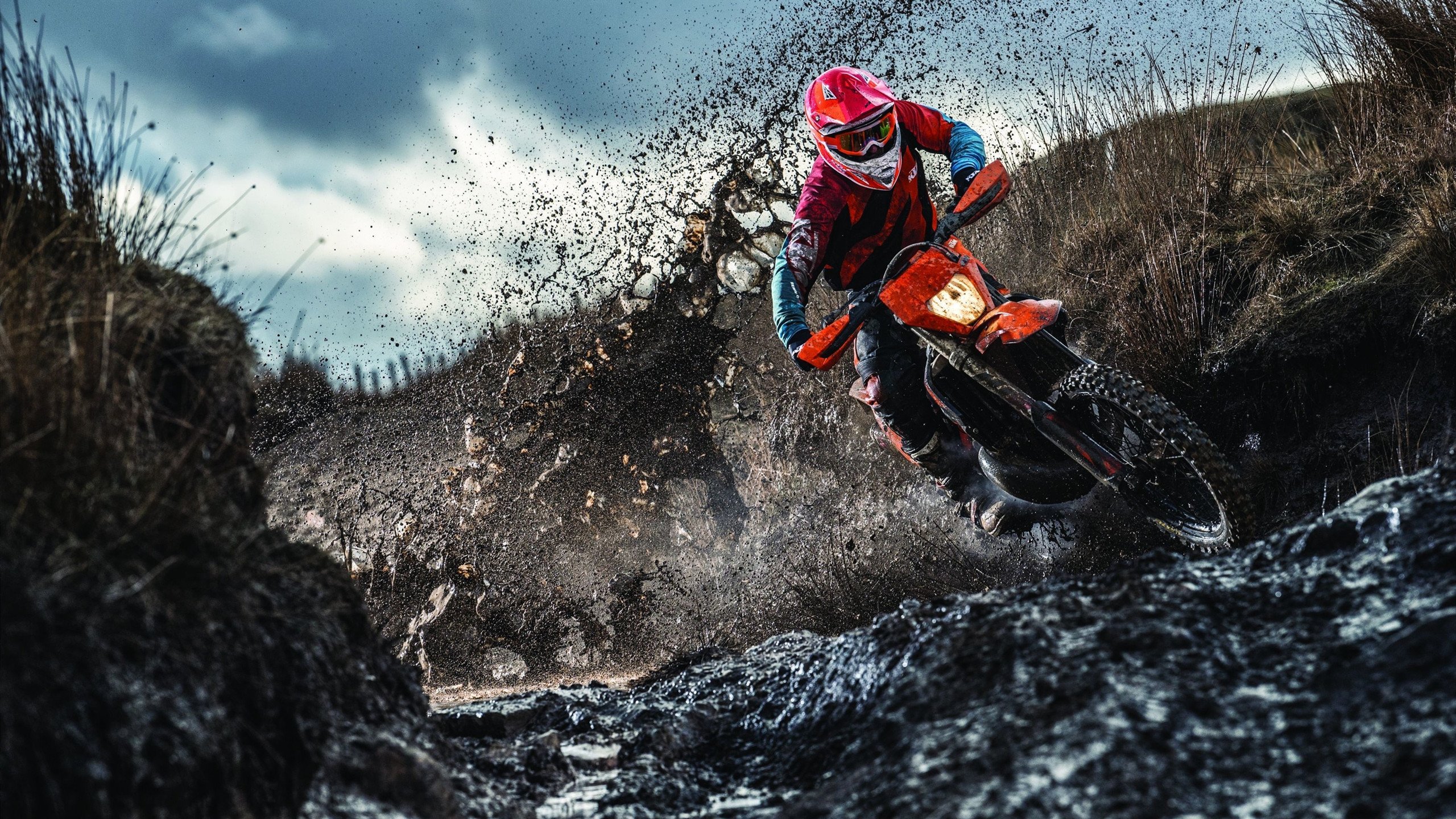 库里赛前热身三分十投十中状态神勇，库里参加三分球大赛